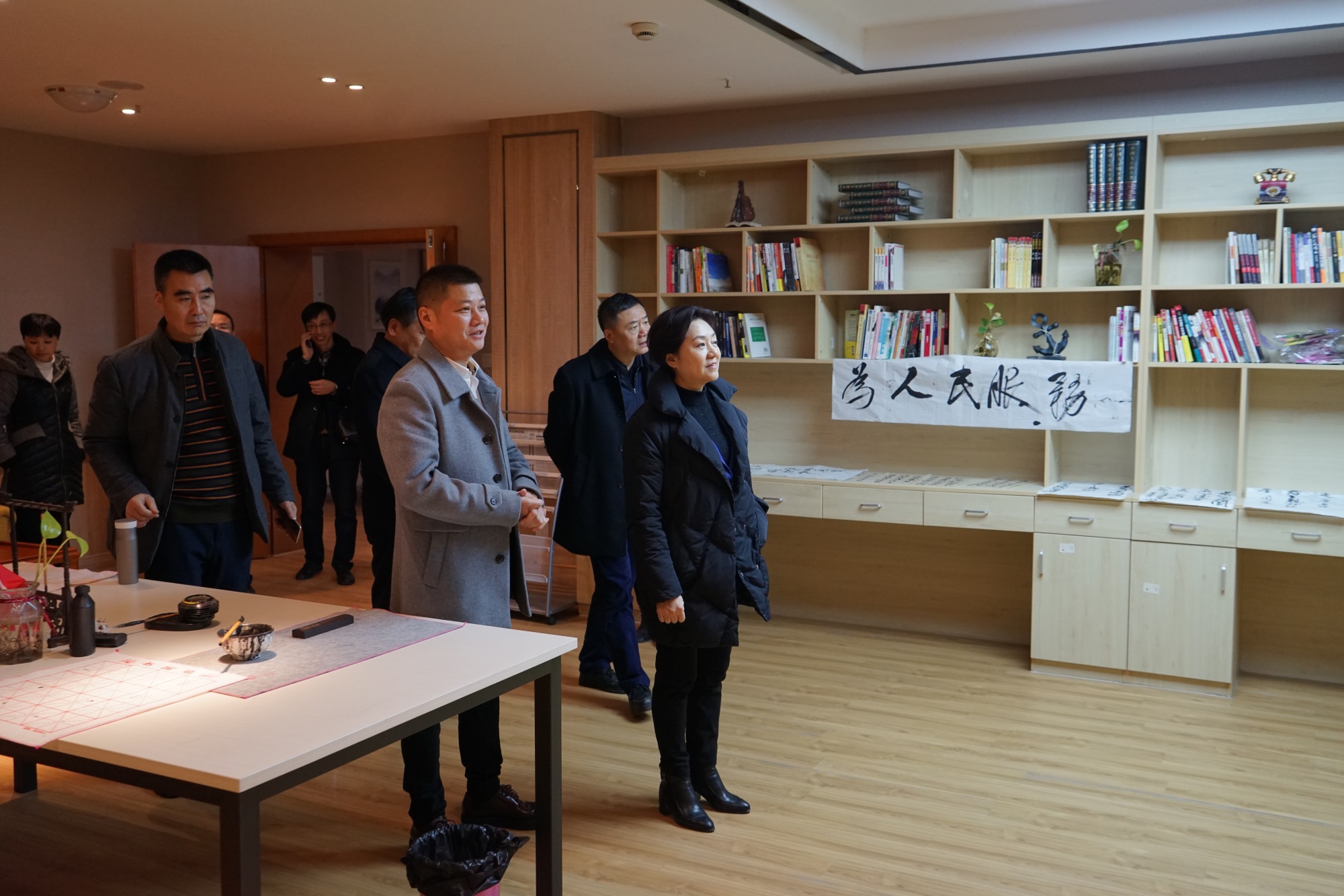 5參觀書畫閱覽室，觀看老人字畫.JPG